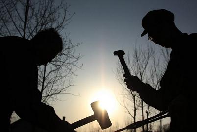 新經(jīng)濟(jì)景氣度走高 傳統(tǒng)產(chǎn)業(yè)苦樂(lè)不均