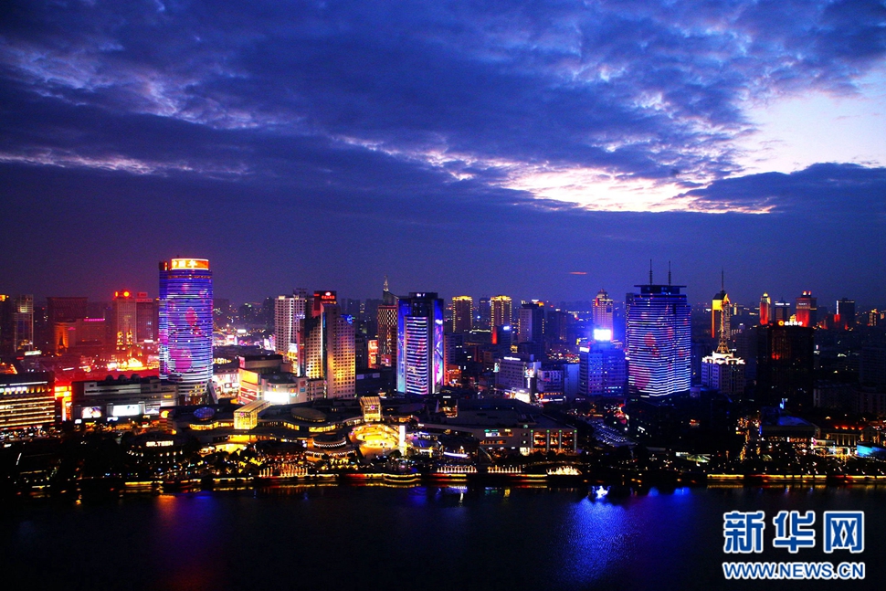 三江六岸的絢麗燈光秀