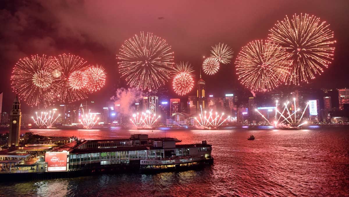 香港舉行慶?；貧w20周年煙花匯演
