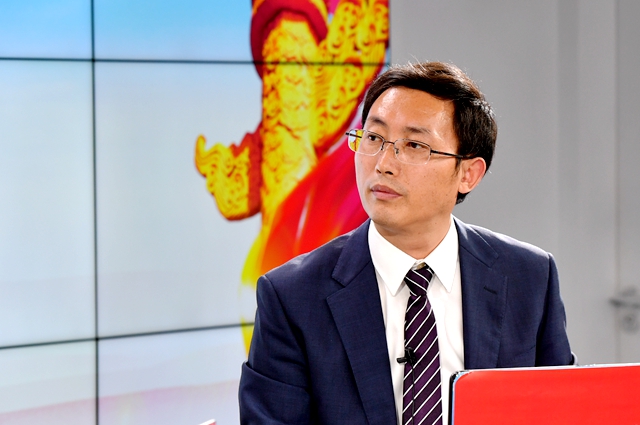 繼往是為了開來，那么開什么來？我們的未來是什么？我們現(xiàn)在站在什么歷史方位上？往哪里去走？