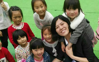 “我可以叫你媽媽嗎？”——一位基層女代表和她的希望小學(xué)