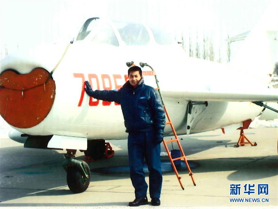 （建軍90周年·英雄·圖文互動）（3）聽，渤海灣有風(fēng)吹過來——追記海軍某艦載航空兵部隊一級飛行員張超