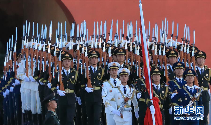 （在習(xí)近平強軍思想指引下·我們在戰(zhàn)位報告·圖文互動）（1）護(hù)衛(wèi)國旗　重于生命——中國人民解放軍儀仗大隊國旗護(hù)衛(wèi)隊執(zhí)行國旗升降任務(wù)記事