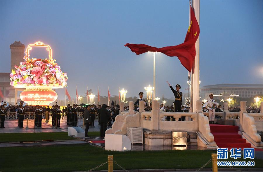 （在習(xí)近平強軍思想指引下·我們在戰(zhàn)位報告·圖文互動）（3）護(hù)衛(wèi)國旗　重于生命——中國人民解放軍儀仗大隊國旗護(hù)衛(wèi)隊執(zhí)行國旗升降任務(wù)記事