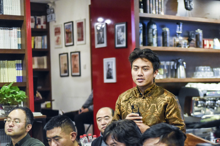 安久家族老八：我們的家族一直在做技藝的傳承，這是我們的使命，我們應(yīng)該承擔(dān)起來。希望能用我學(xué)到的知識，把我們家族的技藝推廣到更廣大的市場。