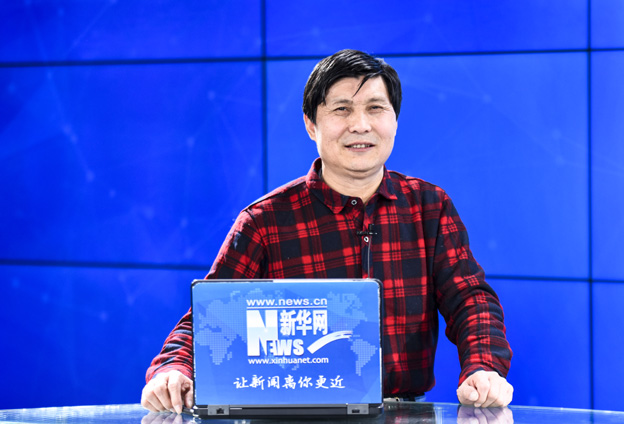 從開(kāi)始的花鳥(niǎo)畫(huà)轉(zhuǎn)為山水畫(huà)創(chuàng)作，更欣賞山水畫(huà)的大氣。多年努力到名山大川去寫(xiě)生，搜集素材，創(chuàng)作具有生活氣息的書(shū)畫(huà)作品。