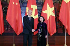 蔡奇同越共中央政治局委員、中央書記處常務(wù)書記張氏梅舉行會談