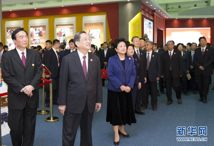 9月7日，中共中央政治局常委、全國政協(xié)主席、中央代表團團長俞正聲率代表團全體成員來到拉薩西藏會展中心，出席《圓夢中國西藏華章——西藏自治區(qū)成立50年成就展》開幕式并參觀展覽。 新華社記者 黃敬文 攝 