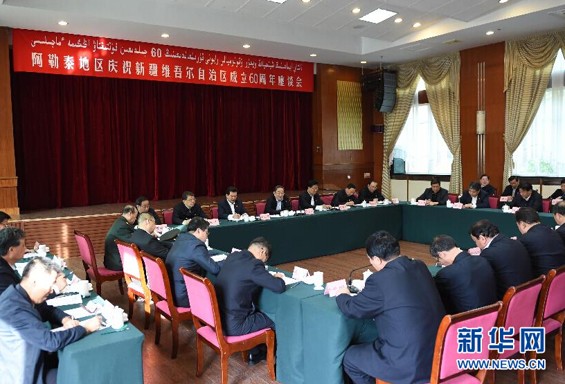 9月29日，中共中央政治局常委、全國政協(xié)主席、中央代表團團長俞正聲率中央代表團部分成員赴阿勒泰地區(qū)看望各族干部群眾。這是俞正聲出席阿勒泰地區(qū)慶祝新疆維吾爾自治區(qū)成立60周年座談會并講話。新華社記者 高潔 攝
