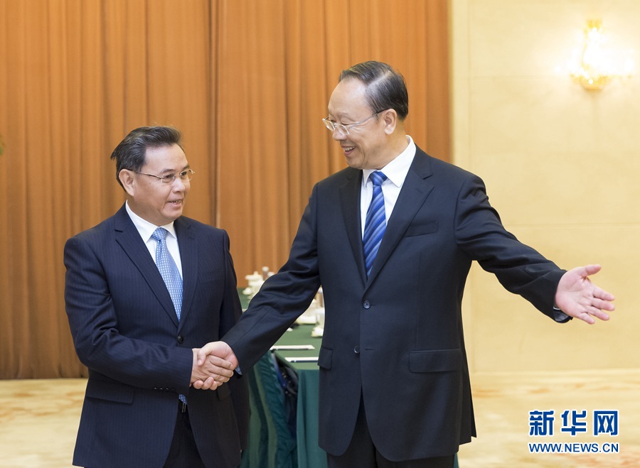 10月12日，中共中央書記處書記、全國政協(xié)副主席杜青林在北京會見來華訪問并出席“2016中國共產(chǎn)黨與世界對話會”的老撾人革黨中央政治局委員、建國陣線中央主席賽頌蓬·豐威漢率領(lǐng)的老撾人革黨代表團?！⌒氯A社記者丁海濤攝