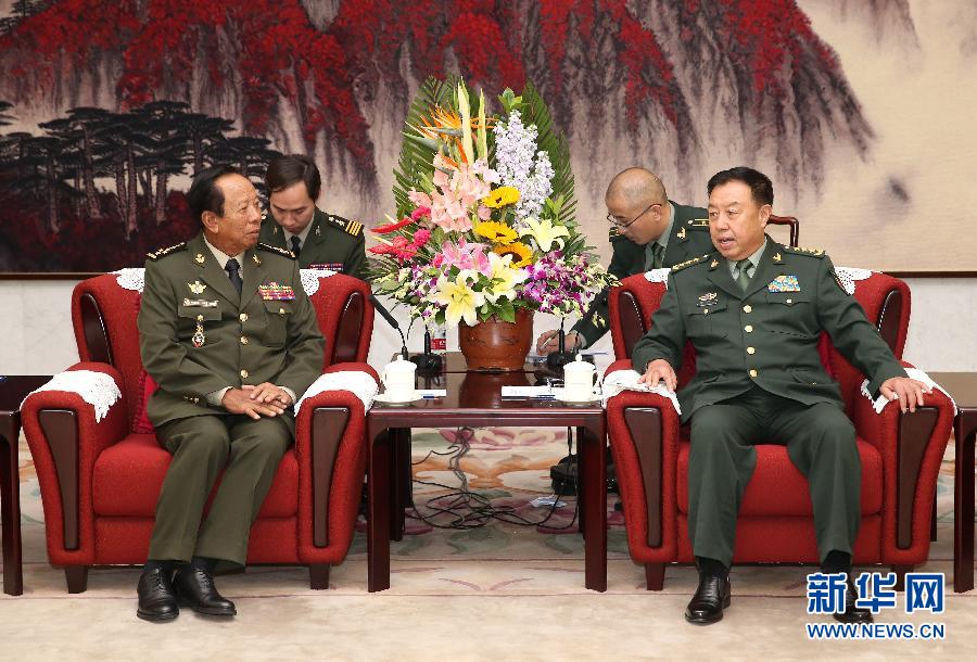 10月13日，中央軍委副主席范長龍在北京會見柬埔寨王國副首相兼國防大臣迪班。 新華社記者 馬占成 攝 