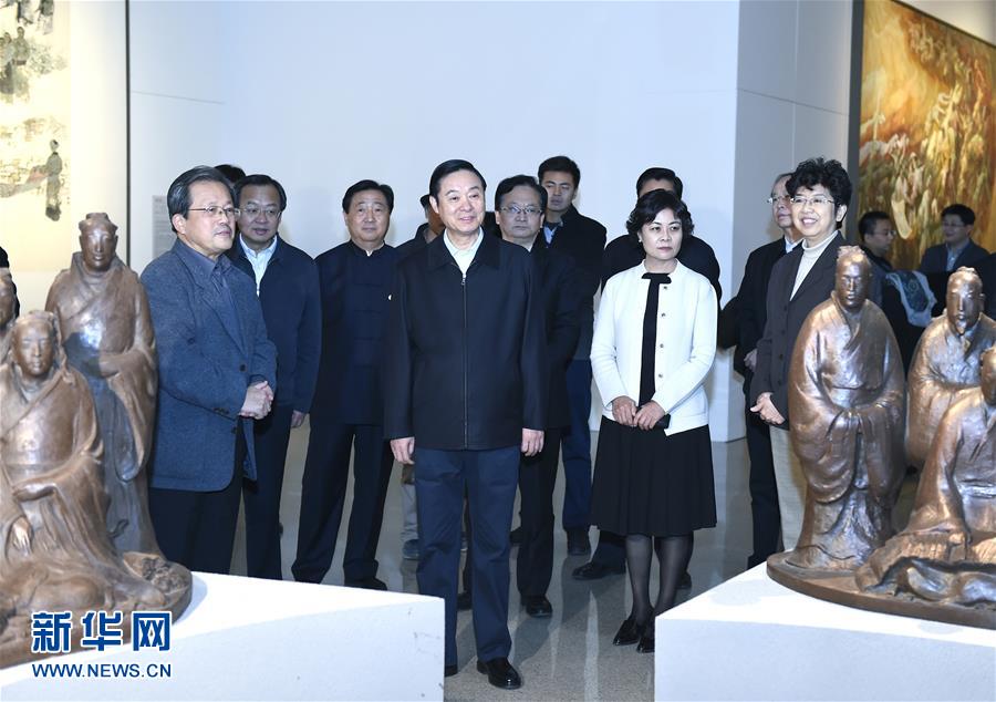 12月6日，中共中央政治局委員、中央書記處書記、中宣部部長劉奇葆在北京參觀中華文明歷史題材美術(shù)創(chuàng)作工程入選作品展覽。 新華社記者張領(lǐng)攝