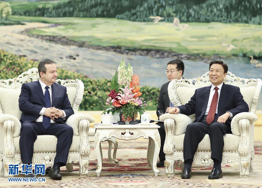 12月15日，國家副主席李源潮在北京會(huì)見塞爾維亞第一副總理兼外長(zhǎng)伊維察·達(dá)契奇。新華社記者 丁林 攝