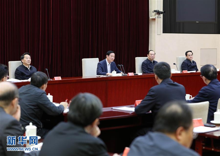  2月17日，在習近平總書記主持召開黨的新聞輿論工作座談會并發(fā)表重要講話一周年之際，中宣部在北京召開2017年新聞戰(zhàn)線“新春走基層”活動座談會。中共中央政治局委員、中央書記處書記、中宣部部長劉奇葆出席會議并講話。新華社記者 王曄 攝

