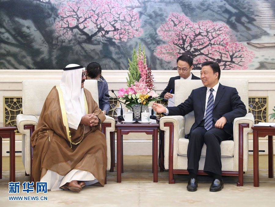 5月16日，國(guó)家副主席李源潮在北京會(huì)見來(lái)華出席“一帶一路”國(guó)際合作高峰論壇的科威特宮廷事務(wù)大臣納賽爾。 新華社記者 王曄 攝