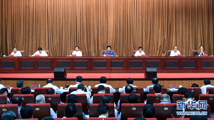 6月25日，全國民族團結進步創(chuàng)建經(jīng)驗交流現(xiàn)場會在內(nèi)蒙古興安盟召開，中共中央政治局委員、國務院副總理劉延東出席會議并講話。 新華社記者 陳曄華 攝