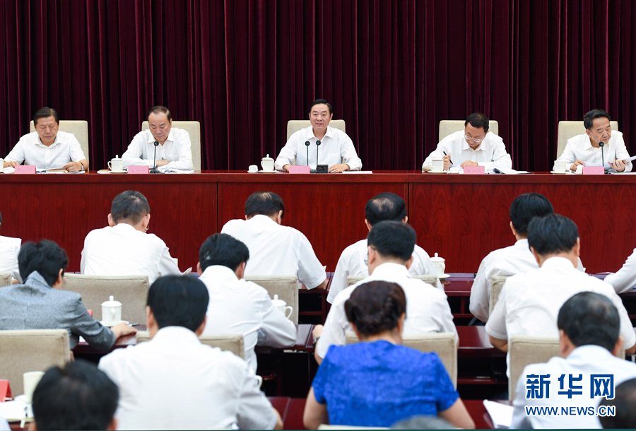 7月28日，中宣部在北京召開(kāi)全國(guó)宣傳部長(zhǎng)專題工作會(huì)議，學(xué)習(xí)貫徹習(xí)近平總書(shū)記在省部級(jí)主要領(lǐng)導(dǎo)干部專題研討班上的重要講話精神。中共中央政治局委員、中央書(shū)記處書(shū)記、中宣部部長(zhǎng)劉奇葆出席會(huì)議并講話。新華社記者張領(lǐng)攝