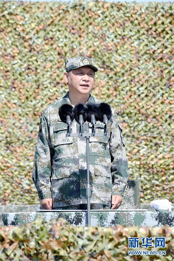 7月30日上午，慶祝中國人民解放軍建軍90周年閱兵在朱日和聯(lián)合訓(xùn)練基地隆重舉行。中共中央總書記、國家主席、中央軍委主席習(xí)近平檢閱部隊(duì)并發(fā)表重要講話。新華社記者 蘭紅光攝