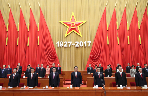 8月1日，慶祝中國人民解放軍建軍90周年大會在北京人民大會堂隆重舉行。中共中央總書記、國家主席、中央軍委主席習(xí)近平和李克強(qiáng)、張德江、俞正聲、劉云山、王岐山、張高麗等出席大會。新華社記者 鞠鵬 攝