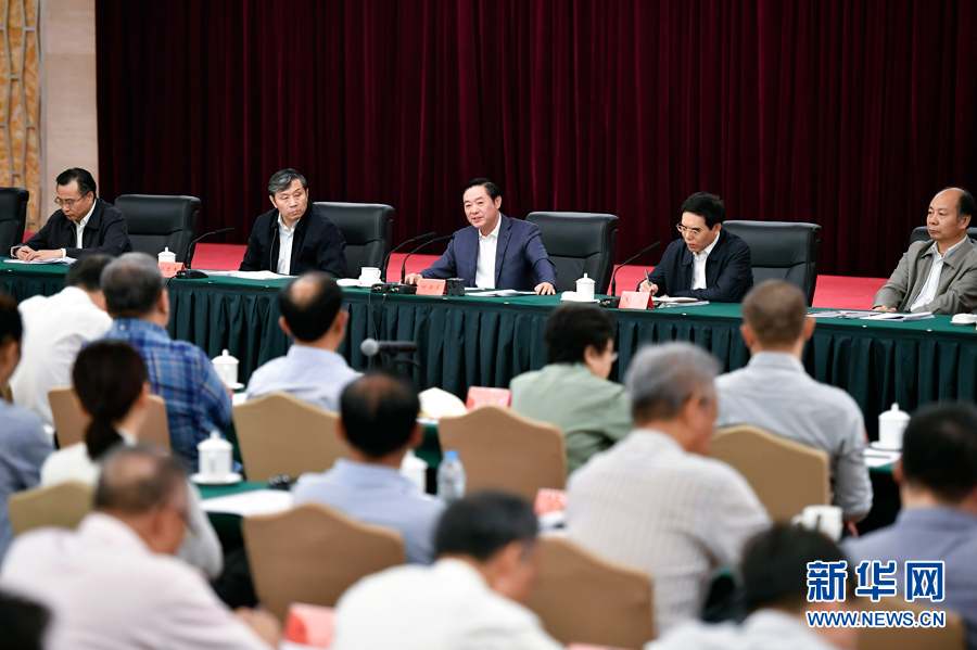 9月7日，中共中央政治局委員、中央書記處書記、中宣部部長劉奇葆在北京出席全國電視劇工作座談會并講話。 新華社記者 燕雁 攝

