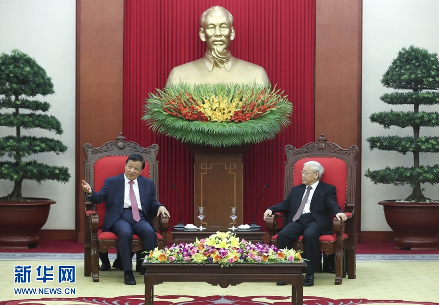 應越南共產(chǎn)黨邀請，中共中央政治局常委、中央書記處書記劉云山9月18日至19日對越南進行正式訪問。這是9月18日，劉云山在河內(nèi)會見越共中央總書記阮富仲。 新華社記者 龐興雷 攝
