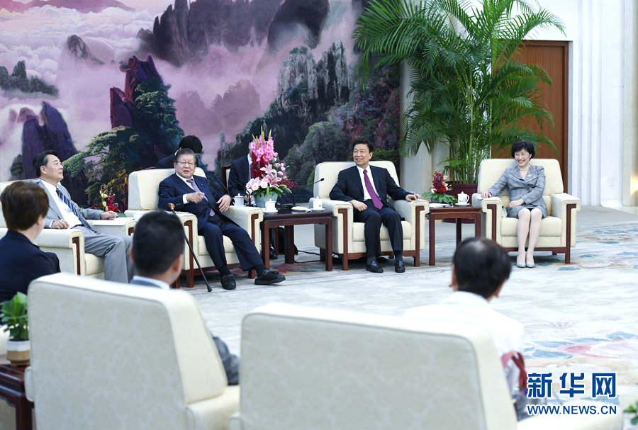 9月20日，國(guó)家副主席李源潮在北京會(huì)見(jiàn)由黨的最高顧問(wèn)、前眾議長(zhǎng)橫路孝弘率領(lǐng)的日本民進(jìn)黨政治家代表團(tuán)。 新華社記者 張領(lǐng) 攝 