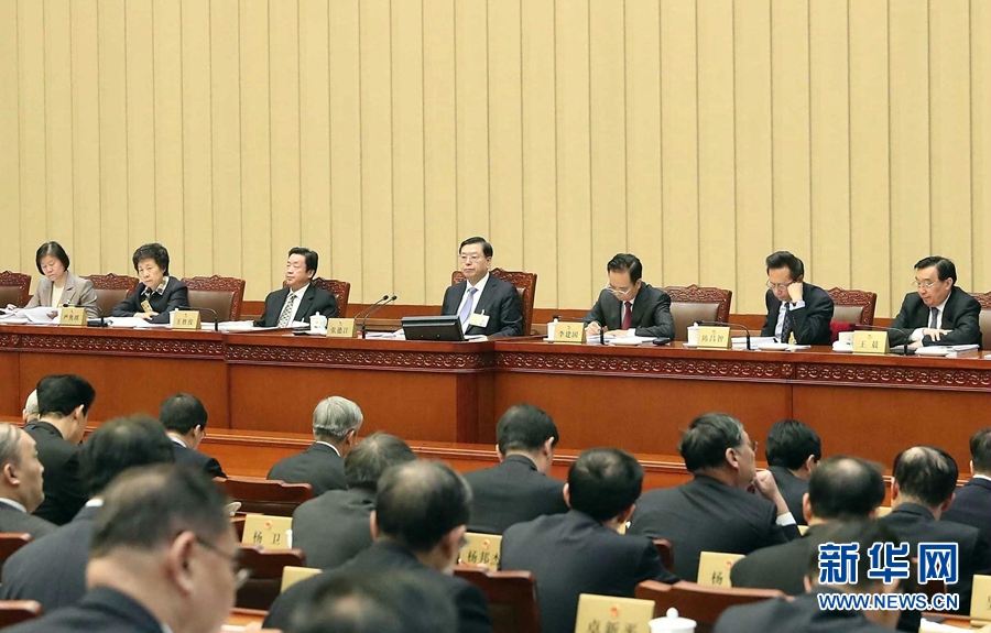 2月23日，十二屆全國人大常委會(huì)第三十三次會(huì)議在北京人民大會(huì)堂開幕。張德江委員長主持會(huì)議。 新華社記者　劉衛(wèi)兵　攝