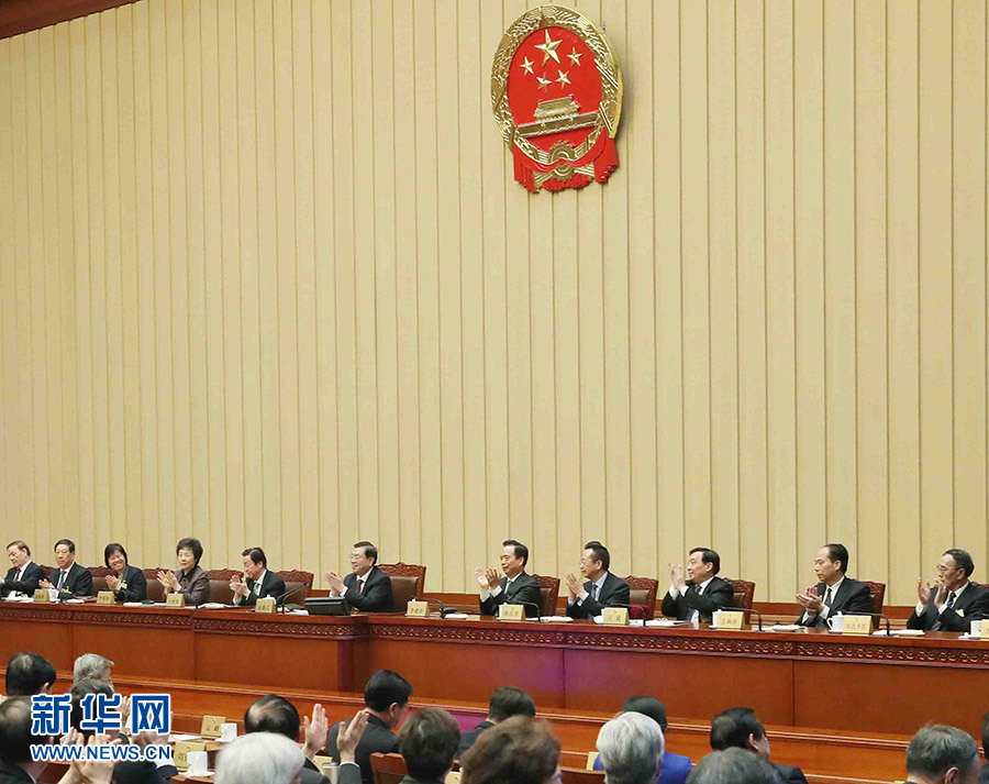 2月24日，全國人大常委會(huì)委員長張德江在北京主持十二屆全國人大常委會(huì)第三十三次會(huì)議閉幕會(huì)。在會(huì)議完成各項(xiàng)表決事項(xiàng)后，張德江發(fā)表講話。新華社記者 劉衛(wèi)兵 攝