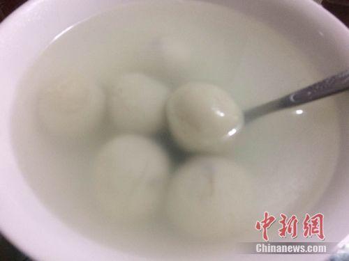 資料圖：湯圓煮制后，表面比元宵光滑，湯水相對清澈。 <a target='_blank'  ><p  align=