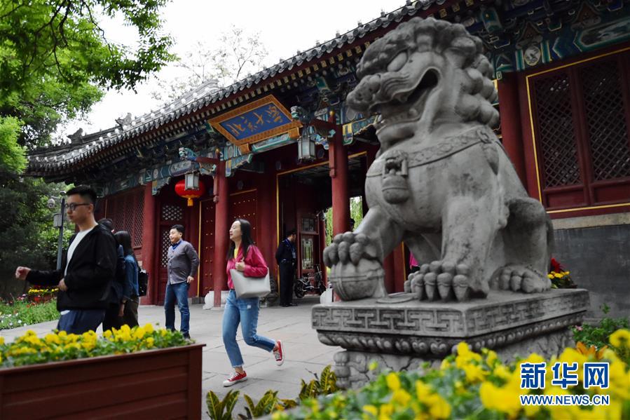 （新華全媒頭條·圖文互動(dòng)）（1）扎根人民、奉獻(xiàn)國(guó)家——習(xí)近平總書記的考察在北大師生中引起熱烈反響 