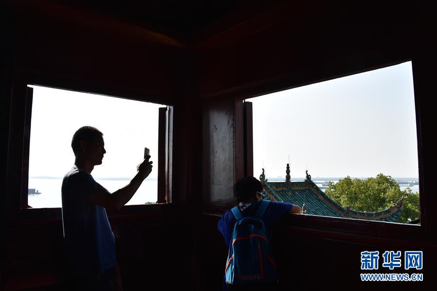 （大江奔流——來(lái)自長(zhǎng)江經(jīng)濟(jì)帶的報(bào)道·圖文互動(dòng)）（1）登岳陽(yáng)樓，又見(jiàn)“浩浩湯湯”