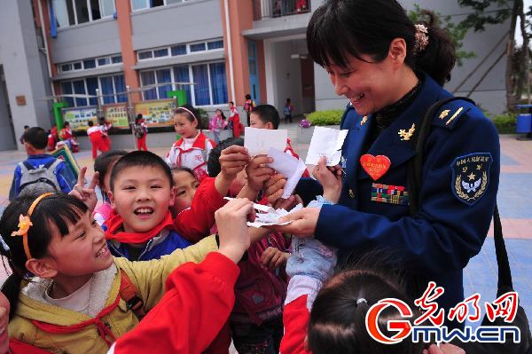 【我和軍隊的不解之緣】“先是軍人，才是媽媽”