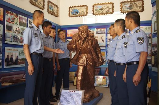 【網(wǎng)絡(luò)媒體國防行】軍中小能手！漠河雷達(dá)站里，別樣軍旅文化生活讓人“驚艷”