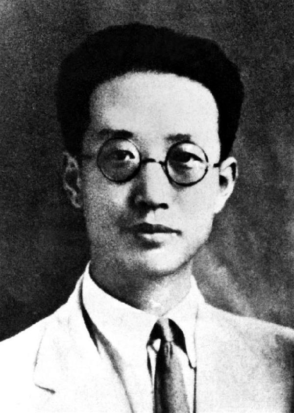 （為了民族復(fù)興·英雄烈士譜·圖文互動(dòng)）中國共產(chǎn)黨早期領(lǐng)導(dǎo)人之一——瞿秋白