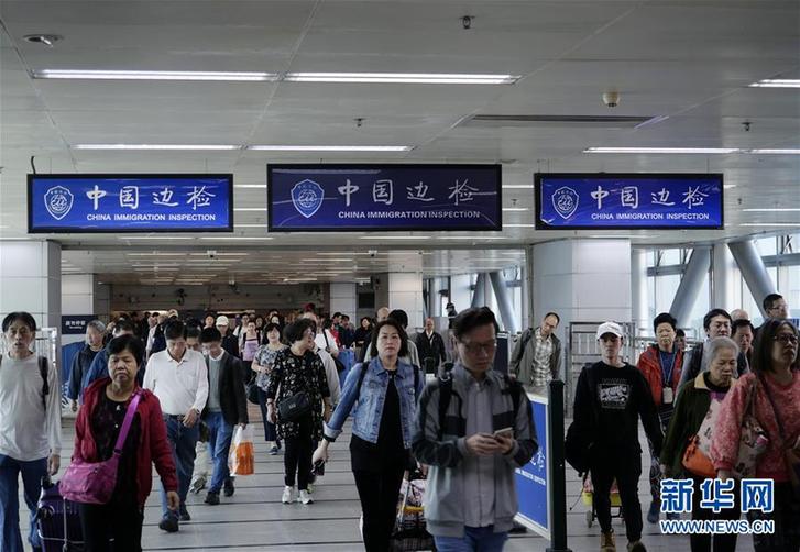 （圖文互動）（4）四十年、一扇窗——兩地值守者眼中的羅湖橋