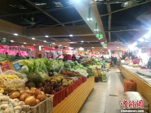 資料圖：圖為北京一家菜市場(chǎng)內(nèi)景。 謝藝觀 攝
