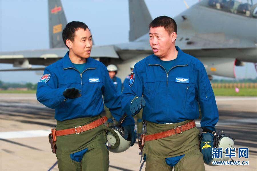 （新華全媒頭條·圖文互動）（3）戰(zhàn)鷹，為祖國奮飛——記空軍航空兵某旅旅長、特級飛行員郝井文