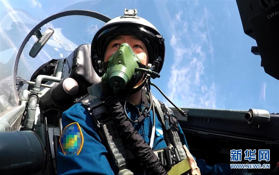 （新華全媒頭條·圖文互動）（6）戰(zhàn)鷹，為祖國奮飛——記空軍航空兵某旅旅長、特級飛行員郝井文