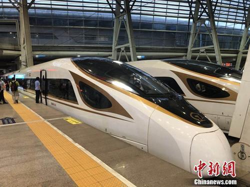 資料圖：復(fù)興號動車組在京津城際鐵路按照時(shí)速350時(shí)速達(dá)速運(yùn)行。冷昊陽 攝