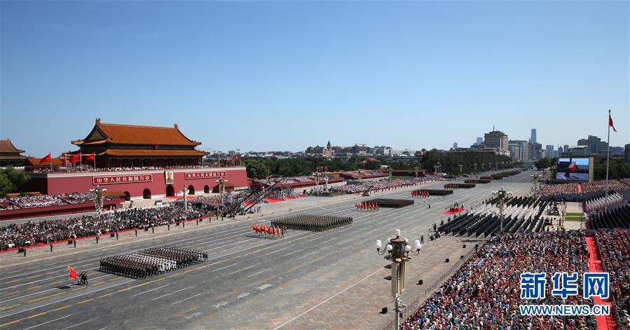 （新華全媒頭條·強(qiáng)軍思想引領(lǐng)新征程·圖文互動(dòng)）（1）那一刻，我們光榮接受檢閱
