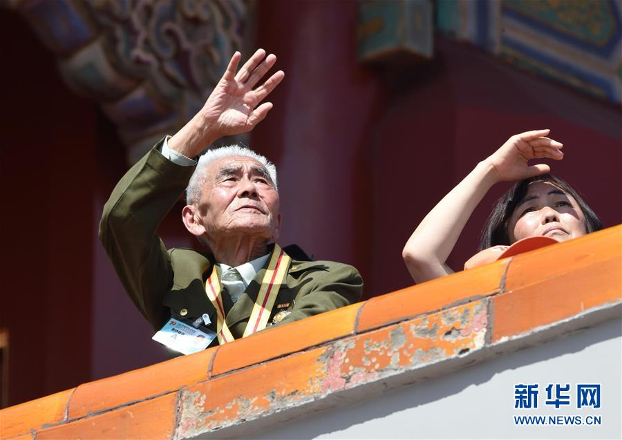 （新華全媒頭條·強(qiáng)軍思想引領(lǐng)新征程·圖文互動(dòng)）（3）那一刻，我們光榮接受檢閱
