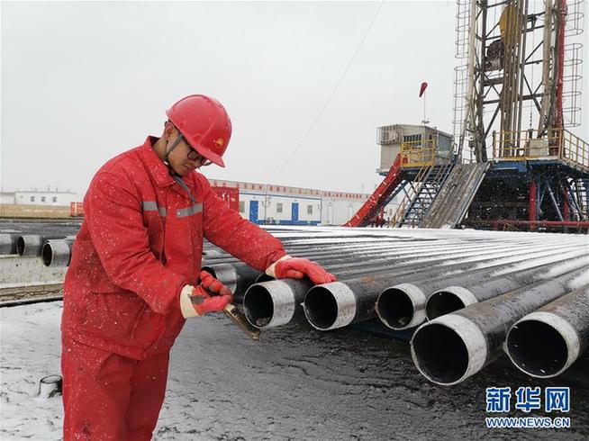 （走基層 聽民聲·圖文互動）（2）“條件進(jìn)步了，好作風(fēng)沒變”——記者夜守大慶油田1205鉆井隊