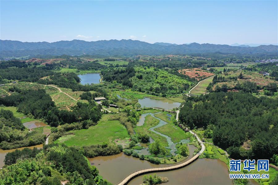 (壯麗70年·奮斗新時(shí)代·圖文互動）（2）福建長?。簱Q顏“山光水濁” 永駐綠水青山