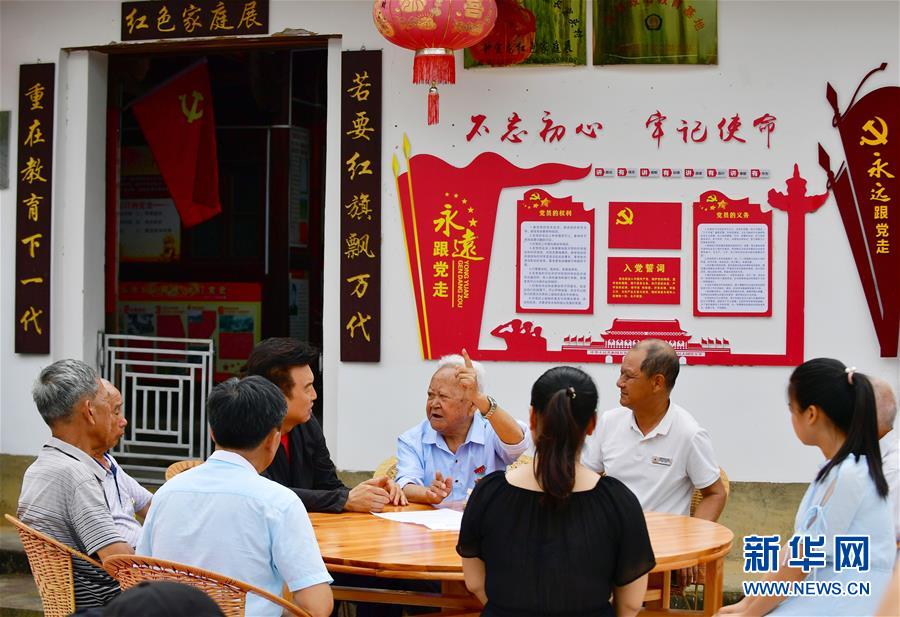 （新華全媒頭條·不忘初心、牢記使命——記者再走長(zhǎng)征路·圖文互動(dòng)）（8）風(fēng)展紅旗如畫(huà)——來(lái)自長(zhǎng)征出發(fā)地長(zhǎng)汀、寧化的紅色信仰報(bào)告 