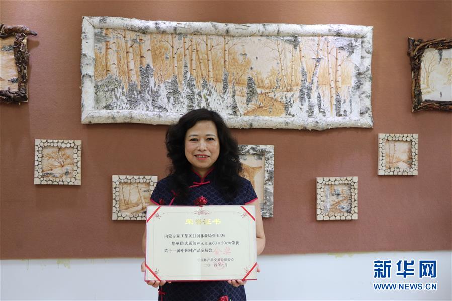 （脫貧攻堅(jiān)·圖文互動(dòng)）（1）樺樹(shù)皮“畫”出脫貧致富圖