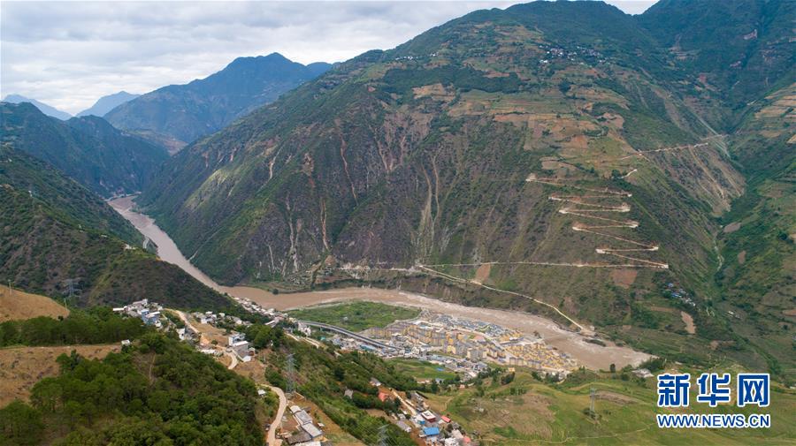 （直過民族脫貧攻堅(jiān)·圖文互動）（3）下山！傈僳群眾開啟新生活
