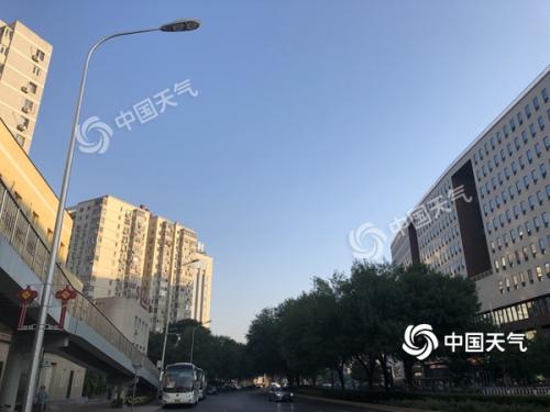 今晨北京天氣晴朗，陽光明媚。（圖/王曉）