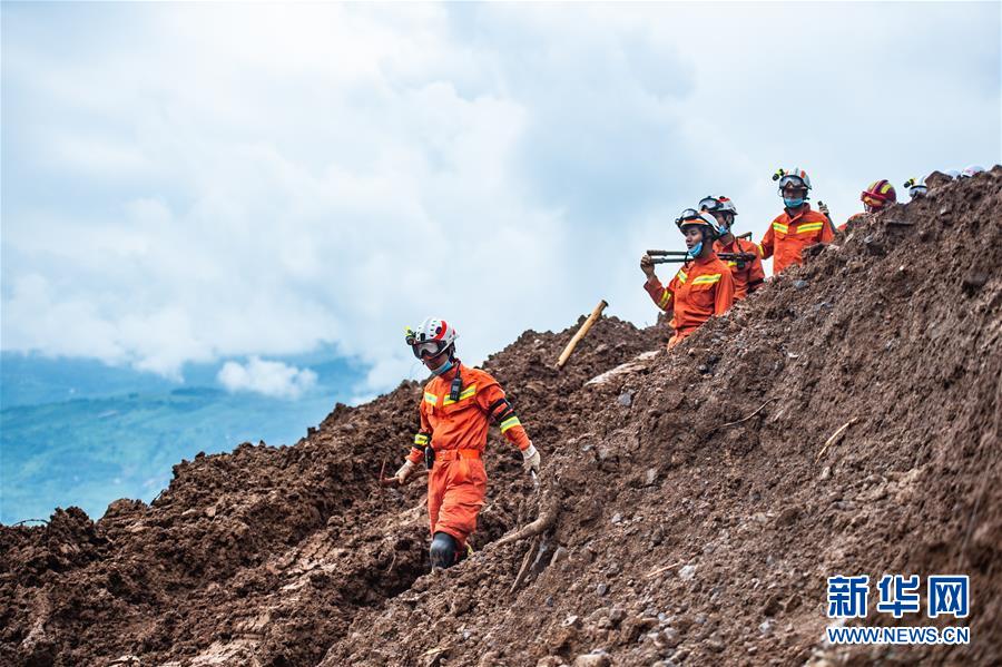 （新華全媒頭條·圖文互動）（3）有一絲希望，就盡百倍努力——貴州水城“7·23”特大山體滑坡72小時救援紀實