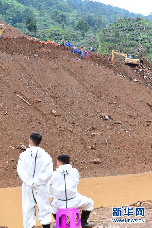 （新華全媒頭條·圖文互動）（9）有一絲希望，就盡百倍努力——貴州水城“7·23”特大山體滑坡72小時救援紀實