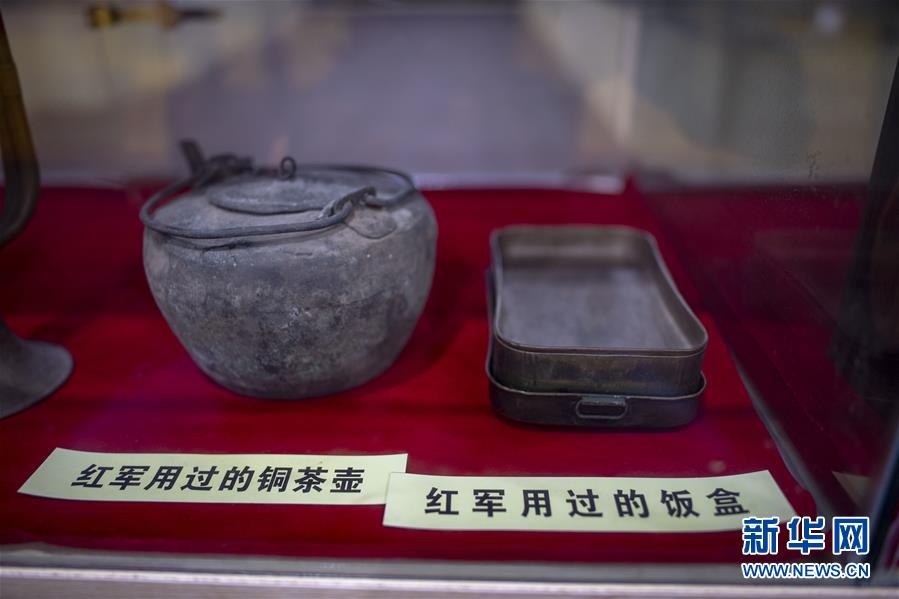 (壯麗70年·奮斗新時代——記者再走長征路·圖文互動)(2)赤子心紅色情——潘庭宏的紅色收藏之路